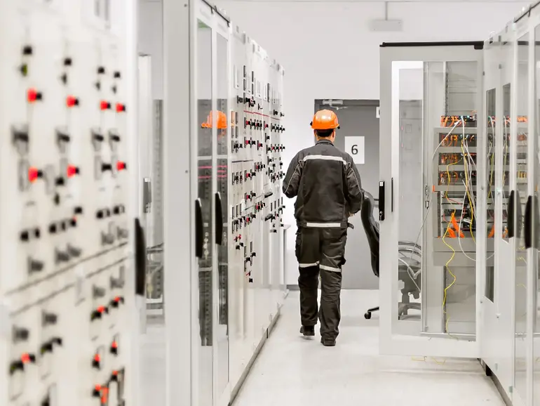 Using protective gear near switchgear cabinet Using protective gear near switchgear cabinet